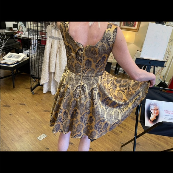 Elegant, Vintage, satan cocktail dress! It fits more like a Medium than a large. - Picture 6 of 13